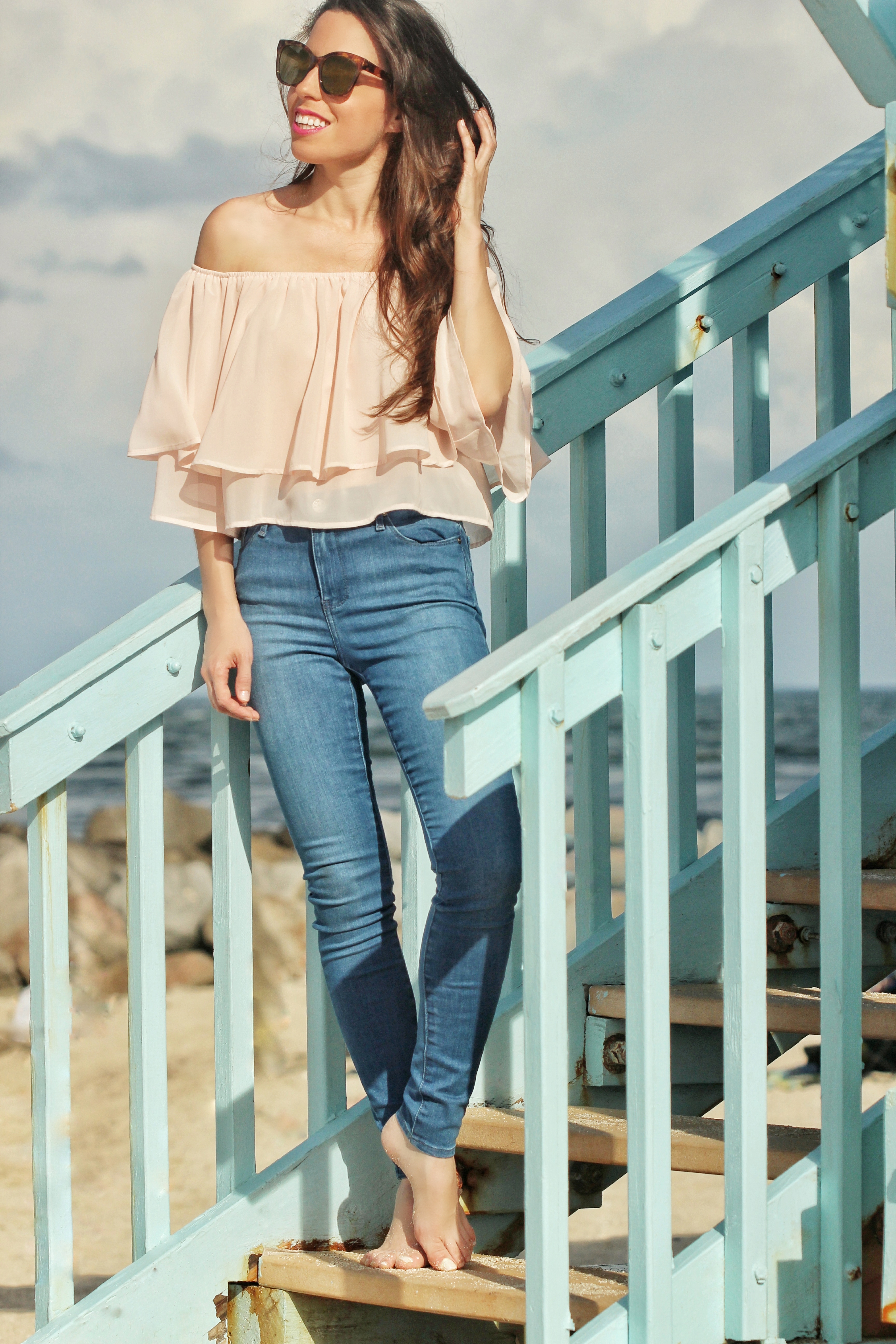 flouncy top jeans summer look