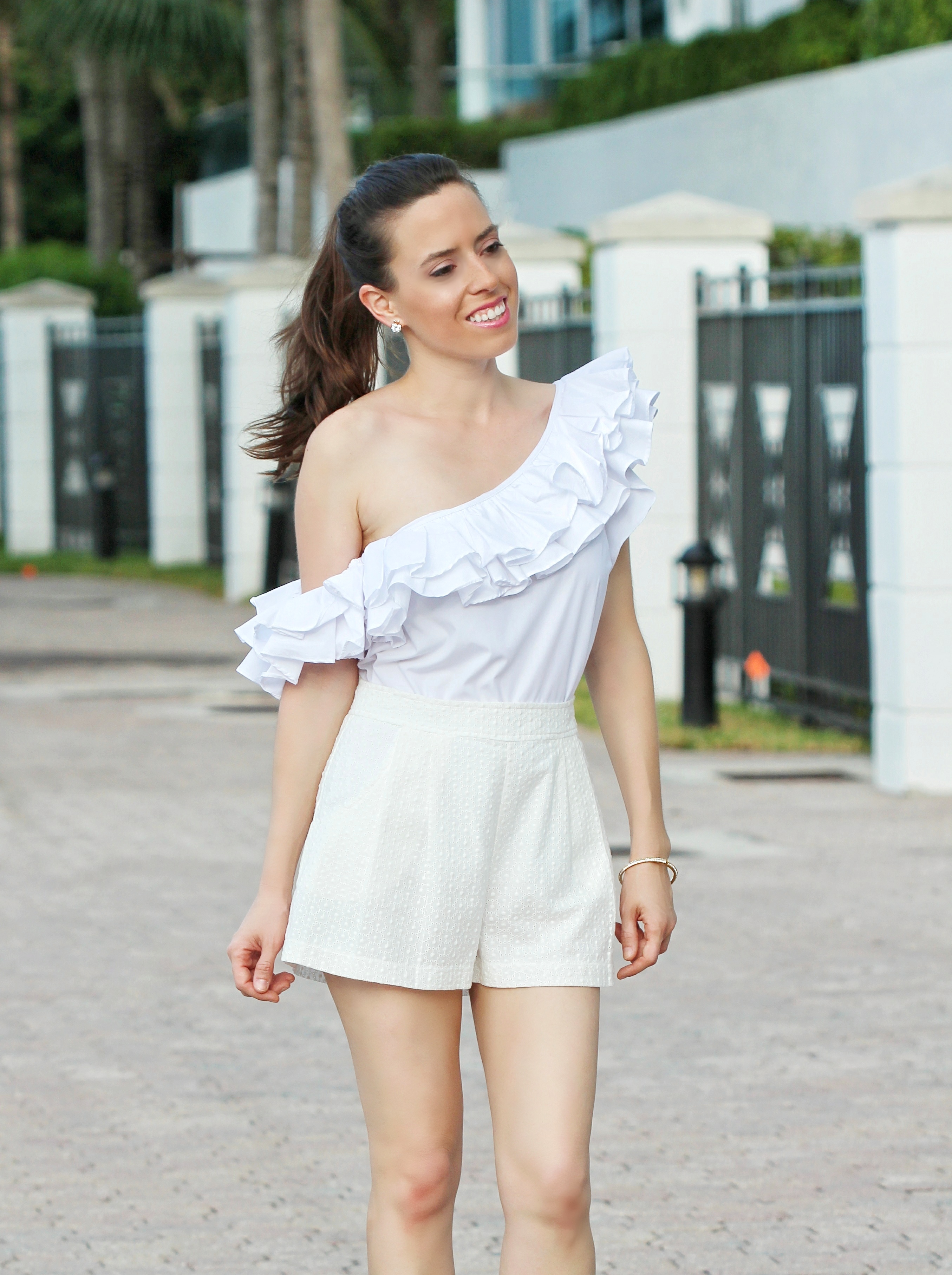 how to wear a ruffle top