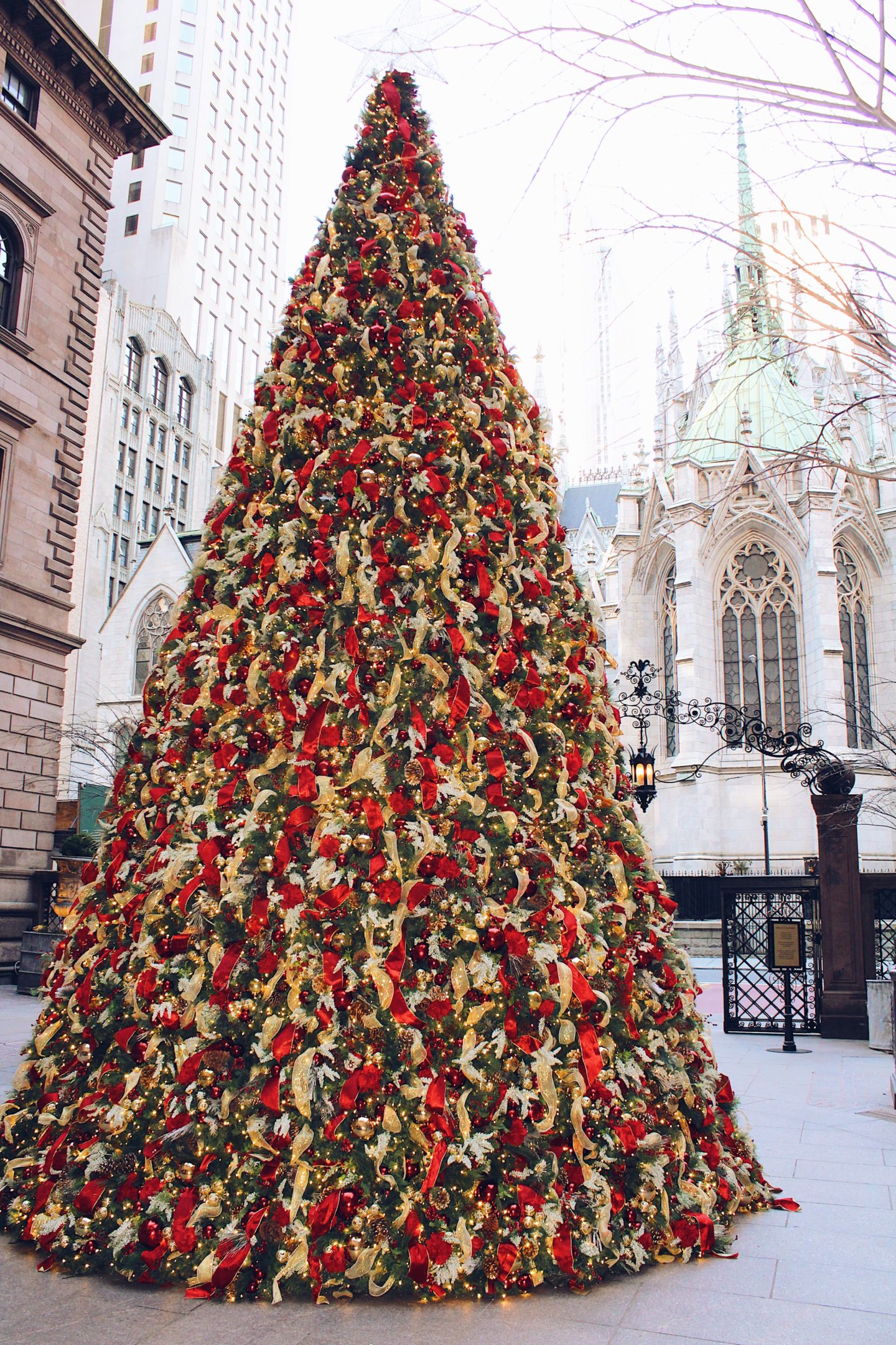 Lotte-New-York-Palace-Hotel-Christmas-Tree