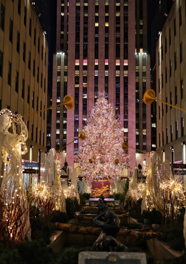 Christmas in New York: 14 Magical Things To See (2024)