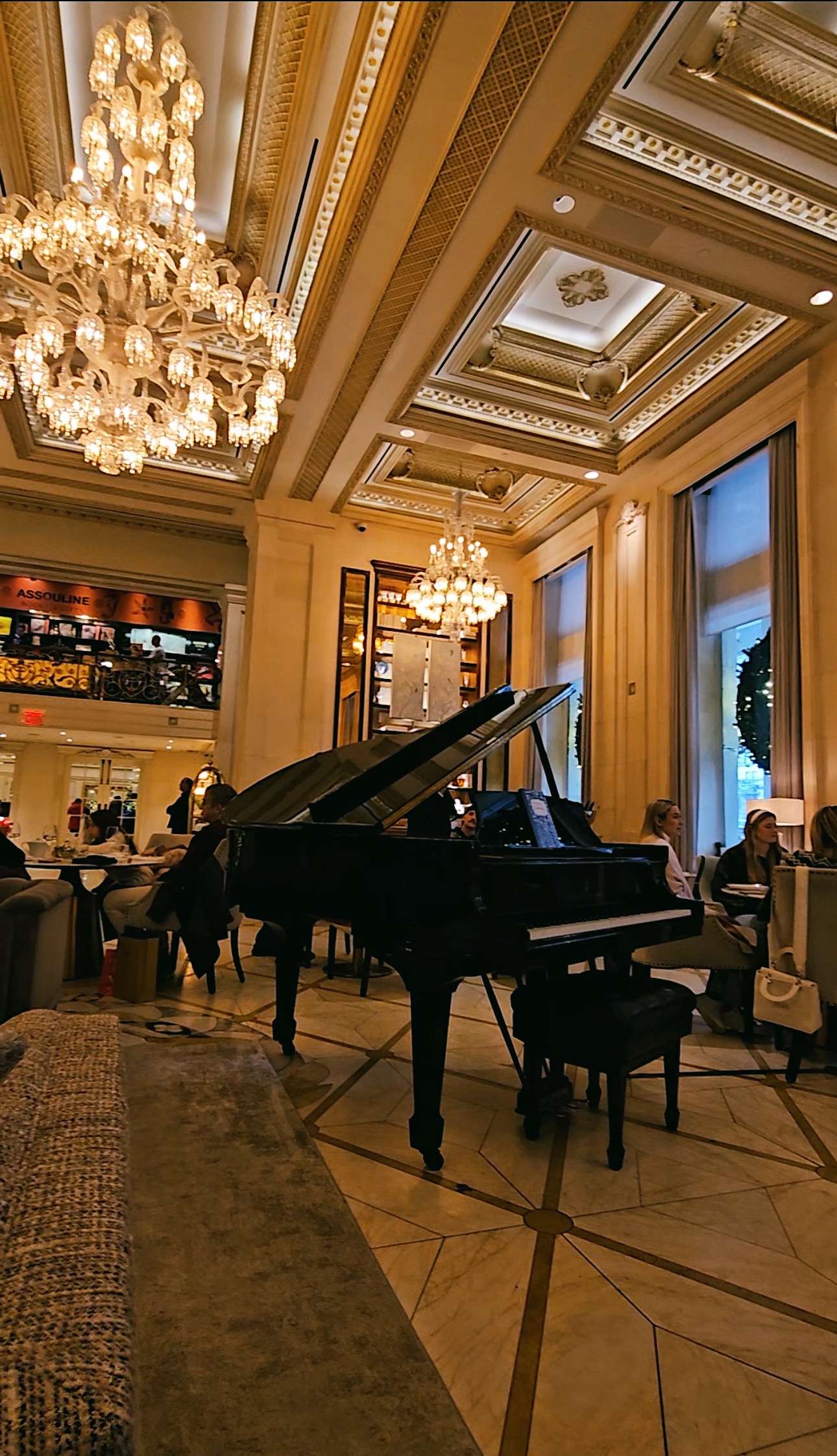 champagne-bar-plaza-hotel-nyc