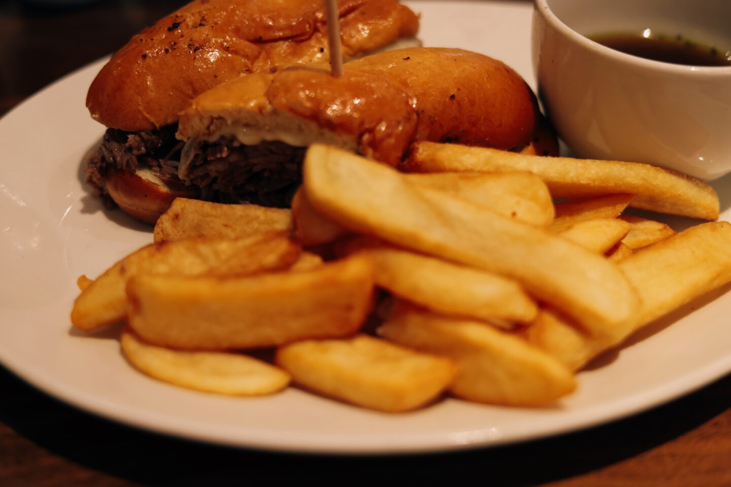 sandwich-and-fries-juniors-NYC